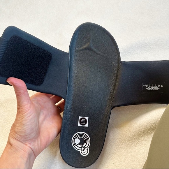 Nike NEW in BOX OffCourt Women’s Adjust Slide Black White, size 10 - Picture 13 of 16